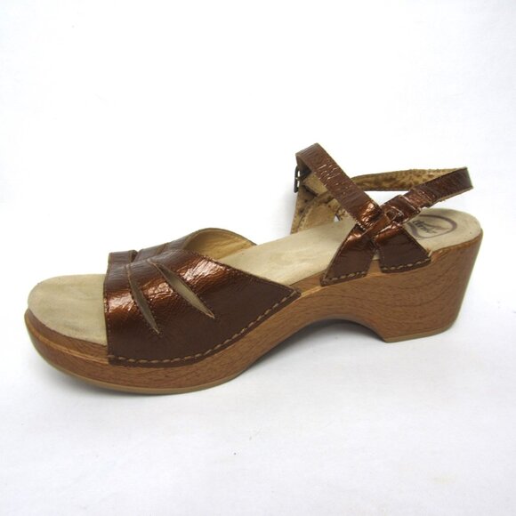 Dansko Serafina Sandals Size 39 8.5 9 Brown Crinkled Patent Leather Toffee - Picture 3 of 12